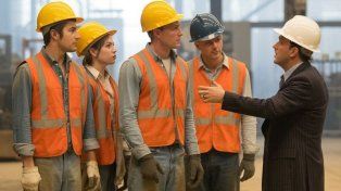 Un ambiente laboral positivo promueve la retención de talento y el crecimiento de las empresas.