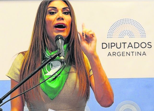 pañuelo verde. Florencia de la V dio su testimonio durante la jornada de la tarde.