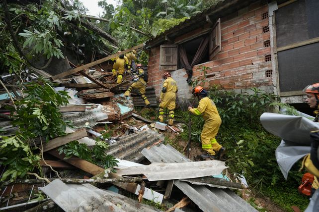 Sao Sebastiao. Aludes de agua y barro arrasaron unas 800 casas. Llovieron 600 milímetros en 24 horas.