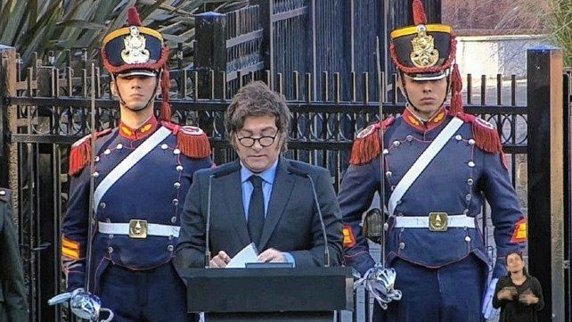 El presidente durante el acto homenaje a los Héroes de Malvinas