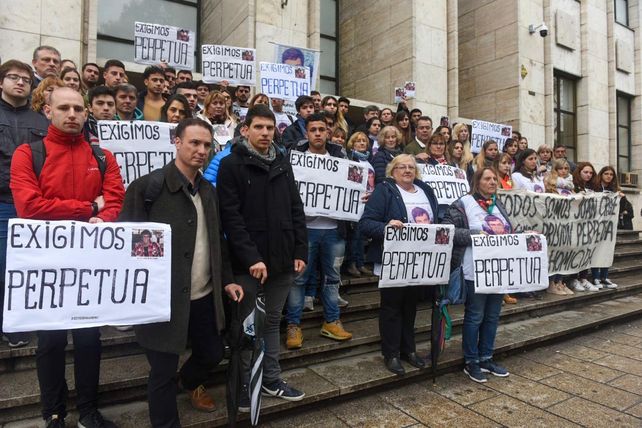 Fuerte reclamo de justicia de familiares y amigos de un estudiante asesinado