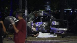 A las 21.07 el semáforo de Illia y Presidente Roca comenzó a fallar por el feroz impacto del Peugeot 206