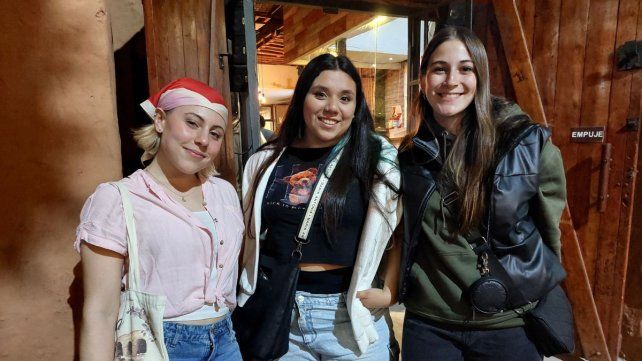 Risas, talento y buena onda: así fue el show de stand up en Debarro