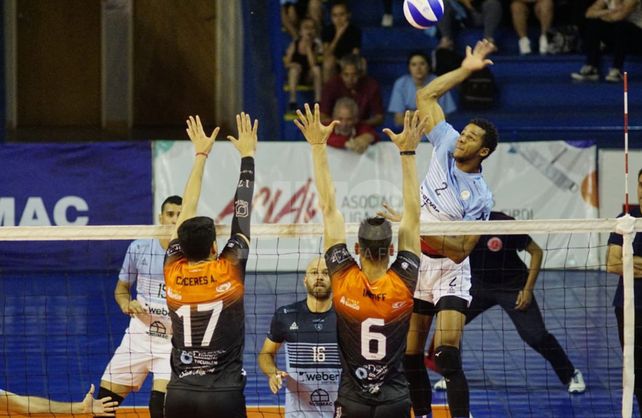 Bolívar inició la defensa del título con un cómodo triunfo