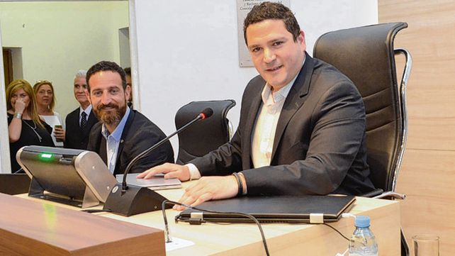 conductor. Alejandro Rosselló seguirá presidiendo el Concejo.