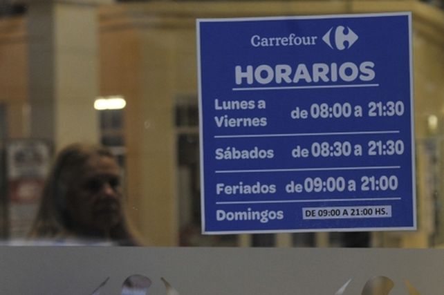 en algunos sí. Sólo entres cadenas hay actividad los domingos.