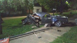 Un auto despistó y chocó contra un poste en Chajarí.
