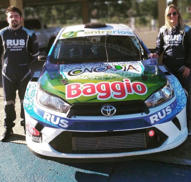 Piden pista. Cutro y su acompañante Luciano Bombaci hicieron rodar el Yaris.