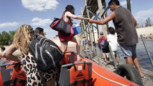 The river: a boat crossed with more passengers than allowed and was suspended