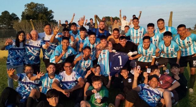 Asociación Rosarina de Fútbol. La profesora se sumó en la &nbsp;temporada y el plantel es cosa seria en la Primera B. &nbsp;