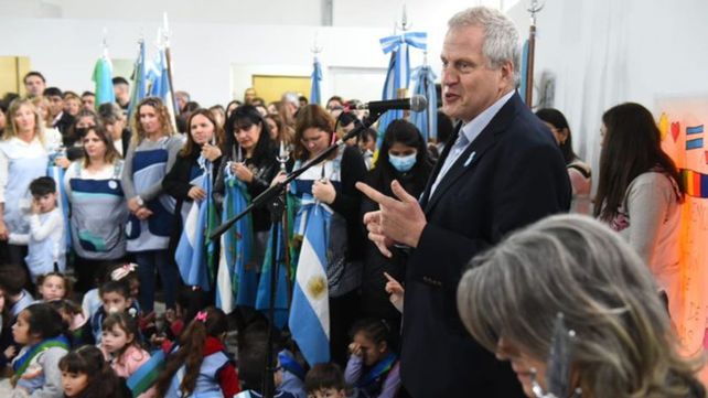 Creemos que hay que pasar los partidos de Argentina en las escuelas