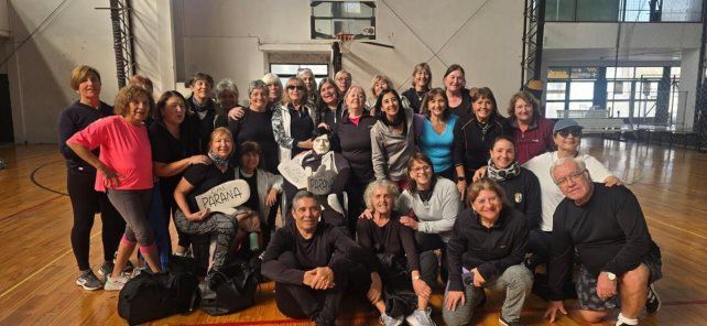 La gente del Newcom del CAE y Rowing.