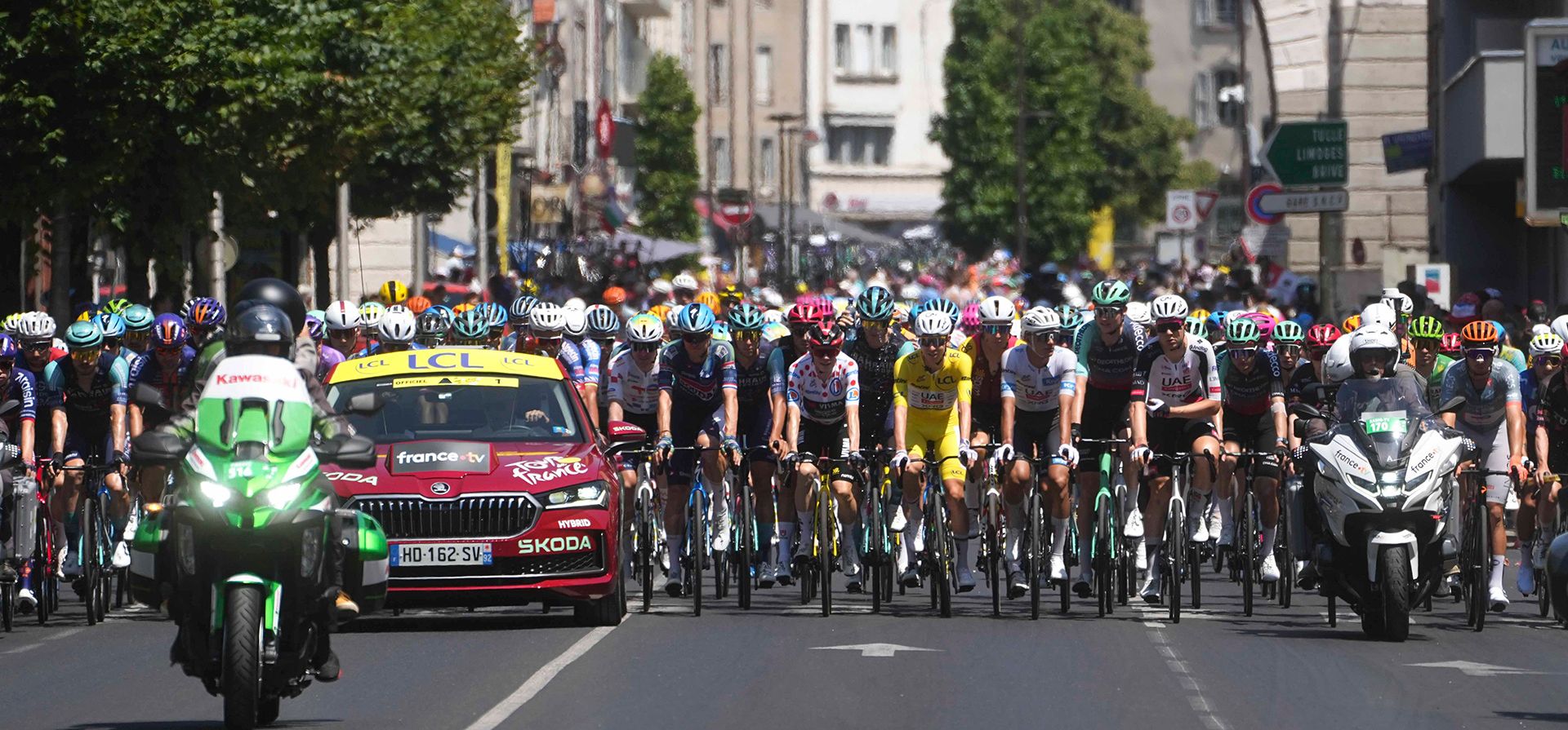 El pelotón sale al inicio de la décima etapa del Tour de Francia, con salida en Aurillac y llegada en Le Lioran, Francia, el martes 14 de julio de 2026. (Foto AP/Thibault Camus) El pelotón sale al inicio de la décima etapa del Tour de Francia, con salida en Aurillac y llegada en Le Lioran, Francia, el martes 14 de julio de 2026. (Foto AP/Thibault Camus)