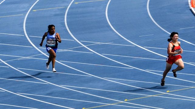 De cerca. Yani Martínez persigue a la china Yiting Shi