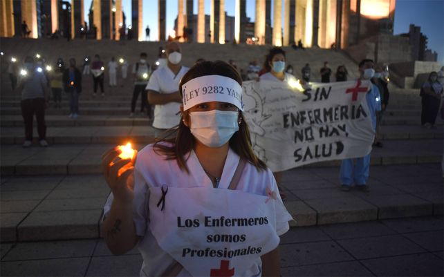 Los enfermeros vienen reclamando la jerarquización de sus tareas y que sea reconocida como profesión de riesgo.&nbsp;