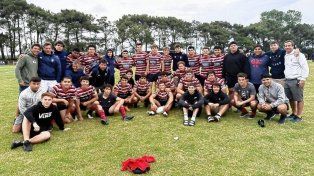 El plantel y el staff de Menores de 19 de Santa Fe Rugby.