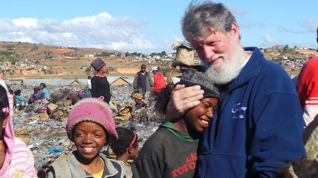 Esta es la historia de Pedro Opeka, el argentino que puede salvar al mundo