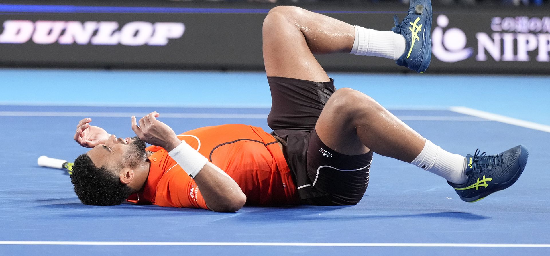 El francés Arthur Fils celebra tras derrotar a su compatriota Ugo Humbert durante la final individual masculina del torneo de tenis Abierto de Japón el martes 1 de octubre de 2024 en el Coliseo Ariake, en Tokio, Japón. (Foto AP/Eugene Hoshiko) El francés Arthur Fils celebra tras derrotar a su compatriota Ugo Humbert durante la final individual masculina del torneo de tenis Abierto de Japón el martes 1 de octubre de 2024 en el Coliseo Ariake, en Tokio, Japón. (Foto AP/Eugene Hoshiko)