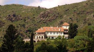 Se vende por u$s3,1 millones el castillo que un rosarino mandó a construir en las sierras de Córdoba