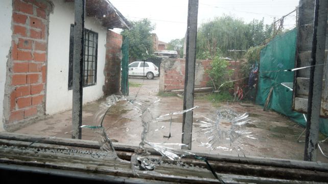 Desde la calle disparan contra las viviendas sin importan quién está adentro y las consecuencias que pueden causar.