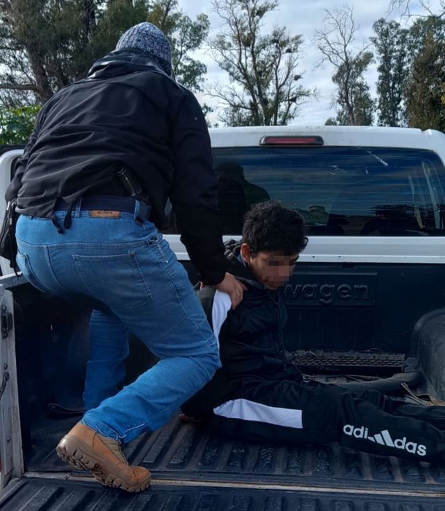 Marcos Natanael S. es la persona que gatilló al menos cuatro veces contra la estación de servicios y dejó una nota en la que se mencionaba a Fideo.