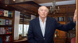 Eduardo Kovalivker cumplió con la orden de la Justicia. Sus hijos ya lo hicieron, pero no pueden desbloquear uno de ellos por ser de última generación.