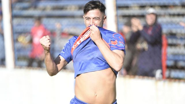 Córdoba ganó y sueña. El Gitano Mustachi marcó dos golazos y fue figura del Matador ante Claypole.&nbsp; El tercer tanto lo anotó Agustín Príncipe y llegó a las 14 conquista en la Primera C.&nbsp; &nbsp; 