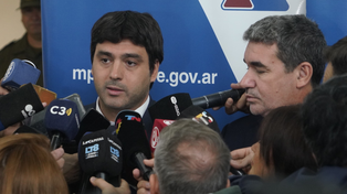 El fiscal Alejandro Ferlazzo junto a su jefe Matías Merlo durante la conferencia de prensa de esta mañana sobre el asesinatos de PIlín Bracamonte y Rana Attardo