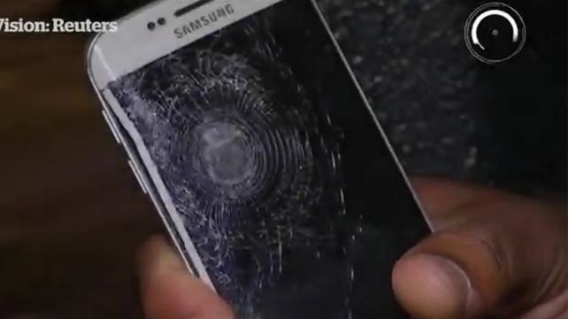 Atentado en Francia: su celular detuvo la esquirla que lo hubiese matado