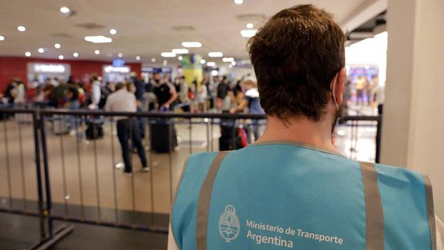 El gobierno nacional toma medidas para frenar el impacto de la segunda ola.