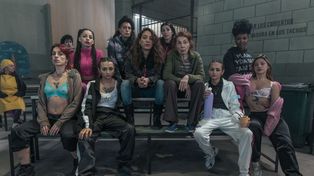 Parte del elenco de En el barro, la nueva serie de Netflix que se estrenó el jueves pasado y es una continuación de El Marginal