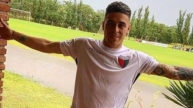 Brian Fernández sigue esperando la chance de jugar en Colón. Con la camiseta rojinegra apenas suma 31.