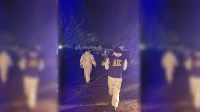 Los oficiales policiales detuvieron al hijo de la víctima