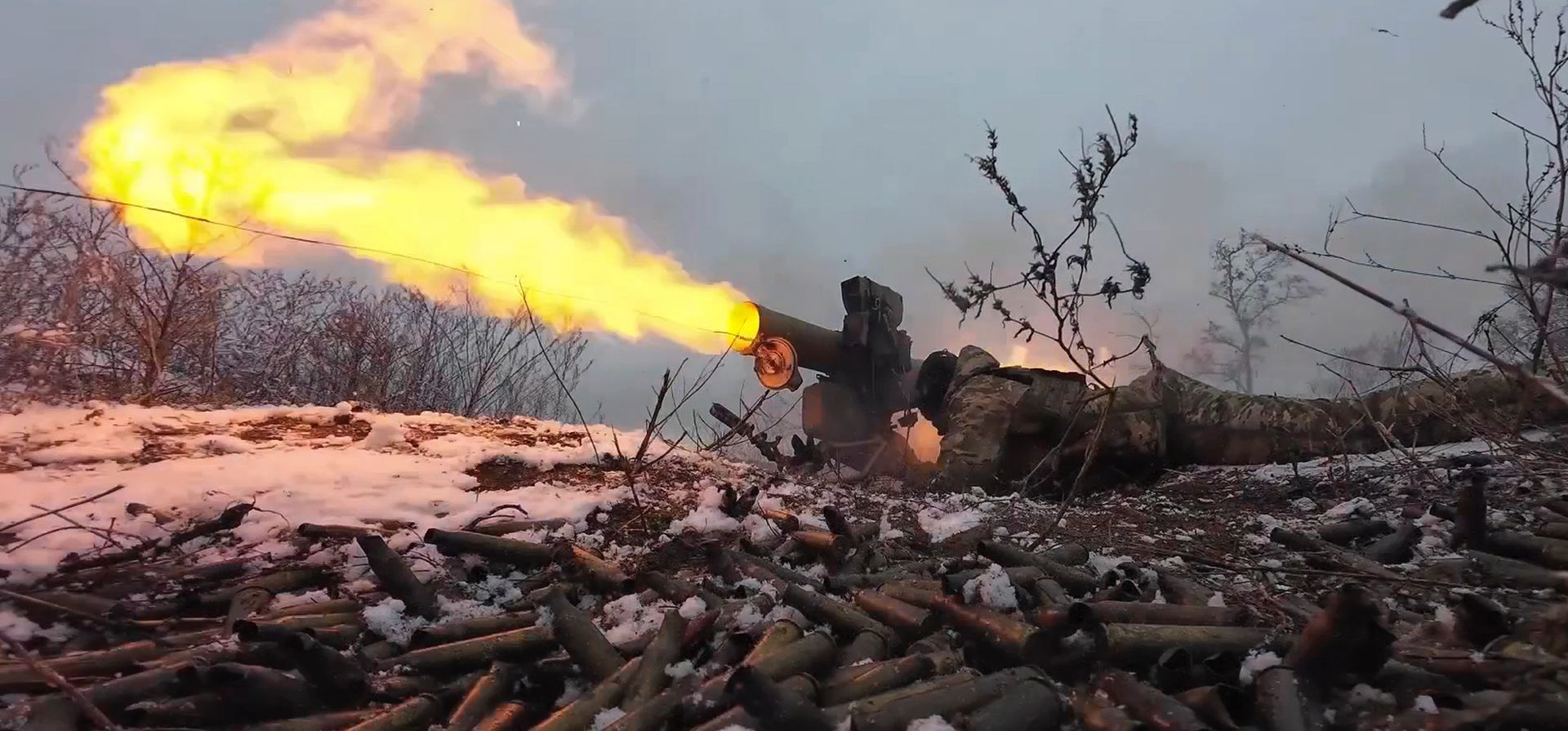 Un militar ruso dispara un misil antitanque guiado por cable Konkurs 9M113 en un lugar no revelado, el lunes 23 de diciembre de 2024, (Servicio de prensa del Ministerio de Defensa de Rusia vía AP) Un militar ruso dispara un misil antitanque guiado por cable Konkurs 9M113 en un lugar no revelado, el lunes 23 de diciembre de 2024, (Servicio de prensa del Ministerio de Defensa de Rusia vía AP)