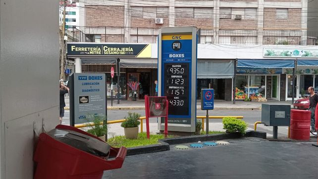 El precio de la nafta súper de YPF llegó este sábado a los $935.