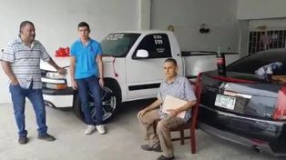 Rifó su camioneta para pagar una operación de cáncer y el ganador se la devolvió