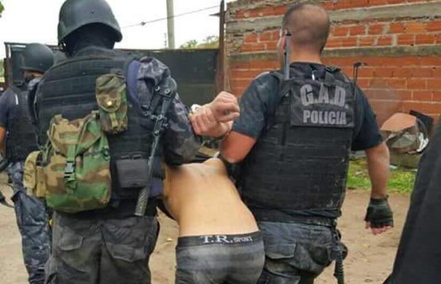 Hallan al sospechoso de dos crímenes en un túnel debajo de la casa de su madre