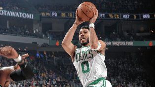 Boston Celtics venció Milwaukee Bucks en el duelo del Este
