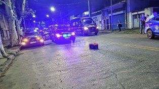 Lo emboscaron cuatro ladrones para robarle la moto