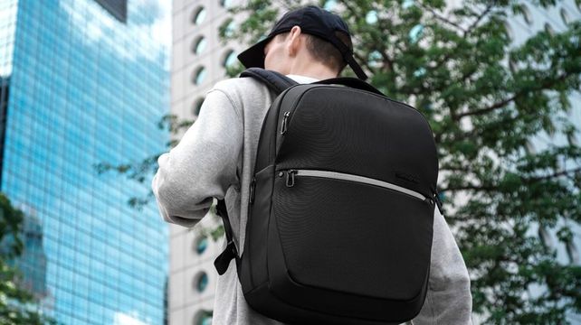 Samsonite y Google lanzan una mochila inteligente que parece un teléfono