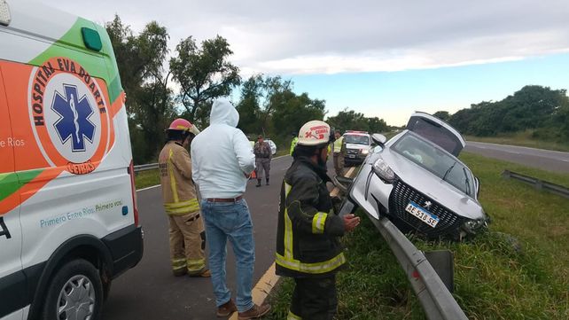 Este domingo el conductor de un automóvil Peugeot 208 perdió el control del rodado