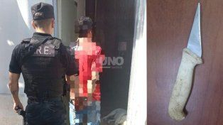 El hombre detenido y el arma utilizada para herir al dueño de la moto