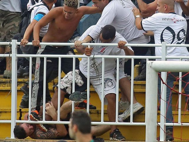 Batalla campal entre hinchas del Paranaense y el Vasco da Gama