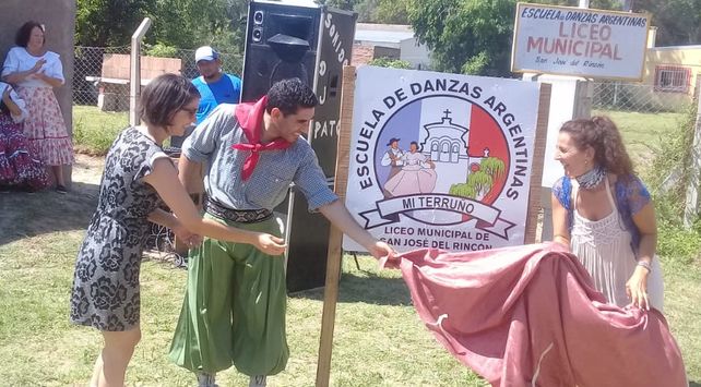 La Escuela de Danzas de Rincón ya luce el nombre que eligieron sus vecinos