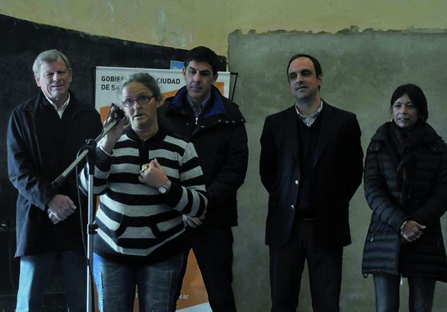 Se firmó el contrato para comenzar la obra de cloacas en 12 de Octubre