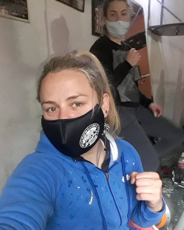 La Bonita Bermúdez baja del andamio y se sube al ring