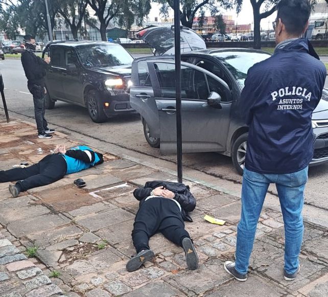 Más detenidos en una causa por corrupción institucional que tiene a tres policías demorados.