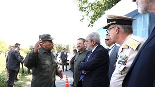 Visita a barrio Ludueña. El ministro de Seguridad, Aníbal Fernández, fue a supervisar la labor de las fuerzas federales en el territorio.