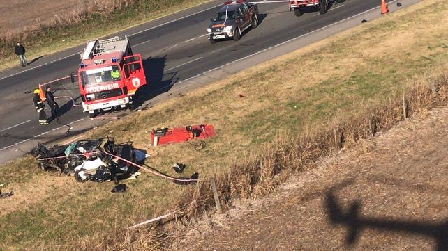 Tres muertos en un choque entre un camión con acoplado y un auto