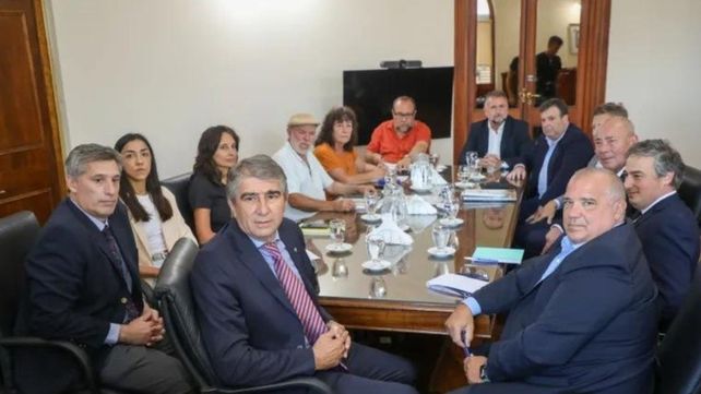 El gobierno ofreció un aumento del 20% para las categorías más bajas.